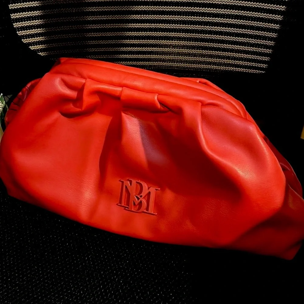 BADGLEY MISCHKA Clutch w/Chain, NWT